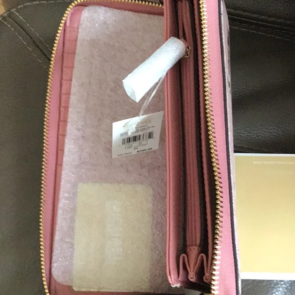 Michael Kors Large Jet Set Girls Logo Continental Wallet - Picture 11 of 14